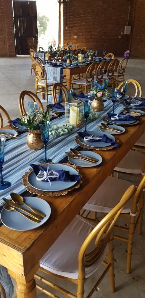 Elegant Blue & Gold Table Setting